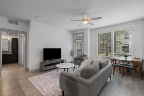 Park West 132 1br Apartment, Pool, Gym, Parking